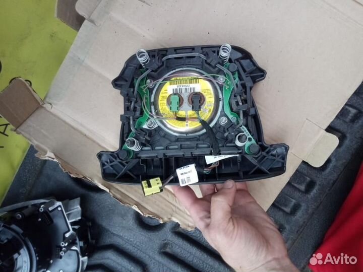 Подушка безопасности в рулевое колесо BMW 7-серия