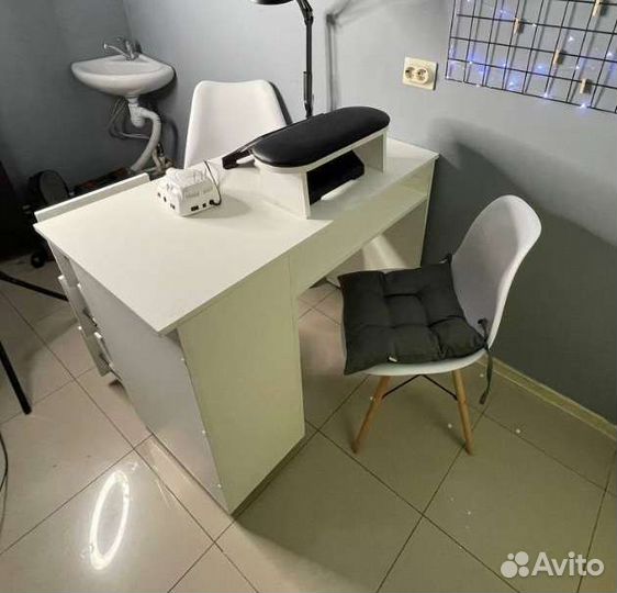 Стол для мастера маникюра