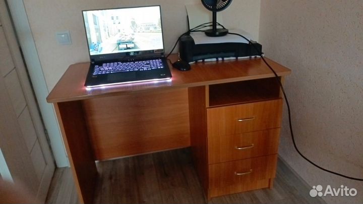 Письменный стол школьный
