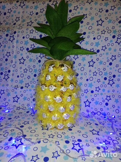 Ананас из конфет