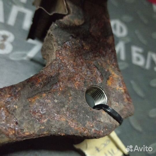 Скоба переднего правого суппорта Geely Emgrand EC7