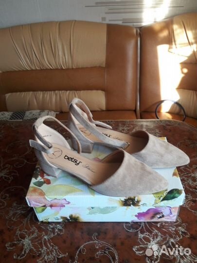 Босоножки 37