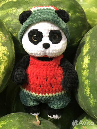 Панда вязаная в костюме арбузика