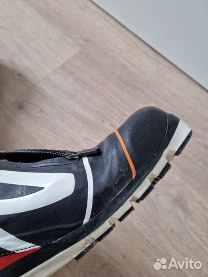 Классические лыжные ботинки