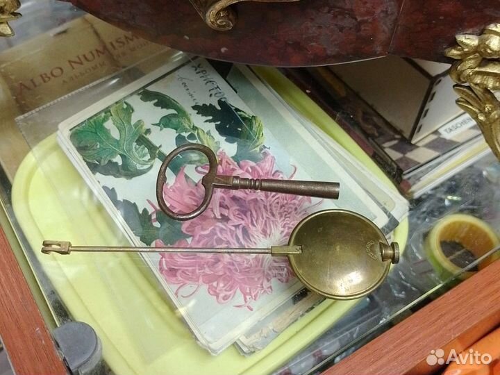 Каминные часы 19 век франция дама с виноградом