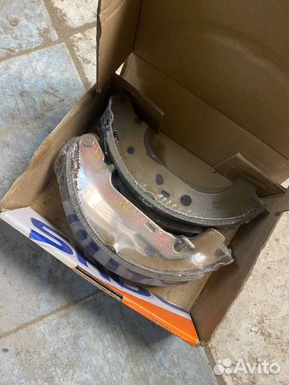 Тормозные колодки задние барабанные