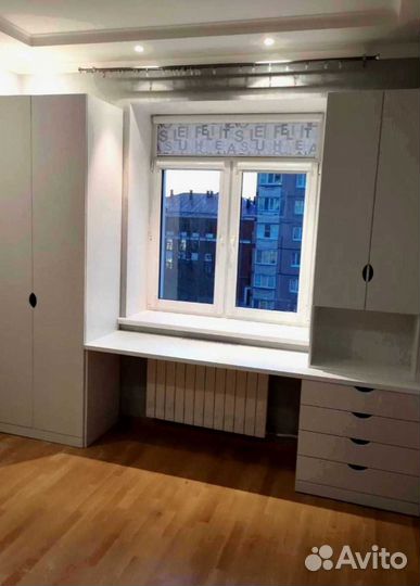 Детская рабочая зона у окна