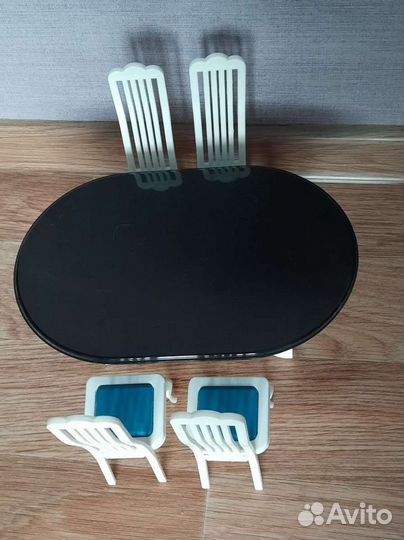 Стол со стульями для кукол