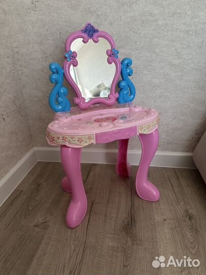 Детский туалетный столик