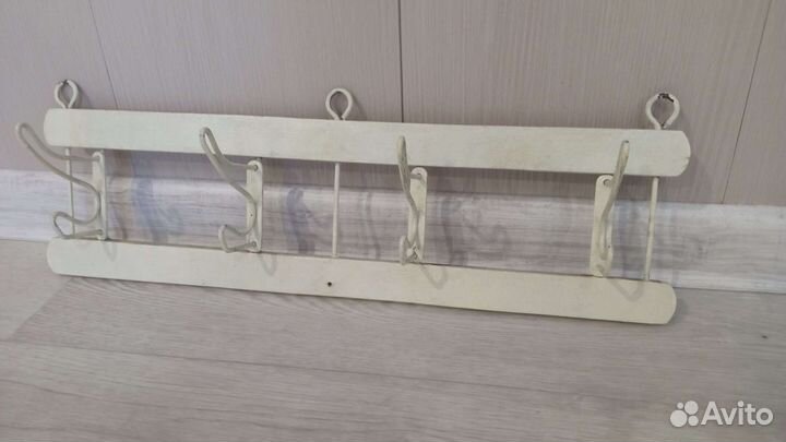Настенная вешалка, настенные крючки