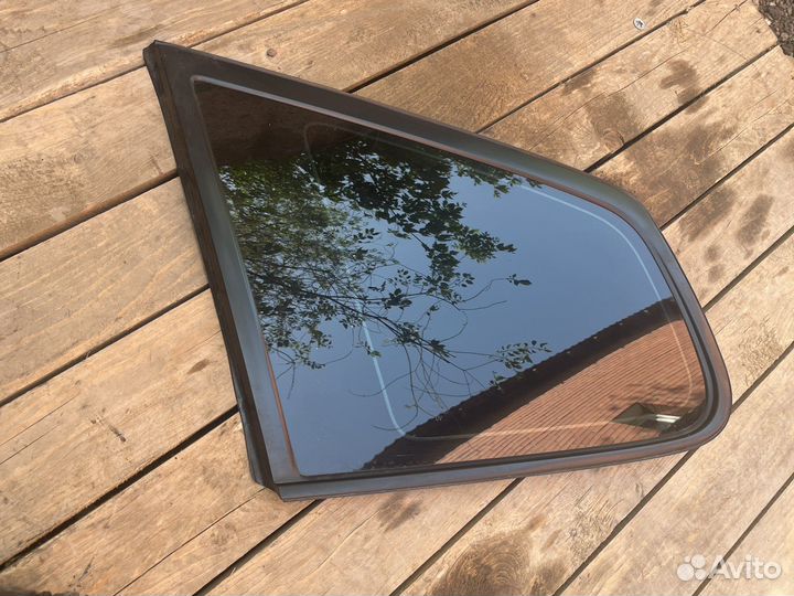 Форточка задняя левая Subaru Tribeca b9 w10