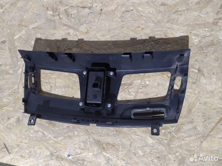 Кнопка аварийной сигнализации Renault