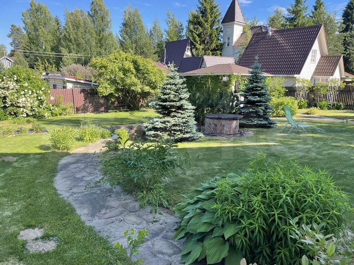 Дом 180 м² на участке 8 сот.