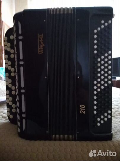 Продаю баян Тула 210