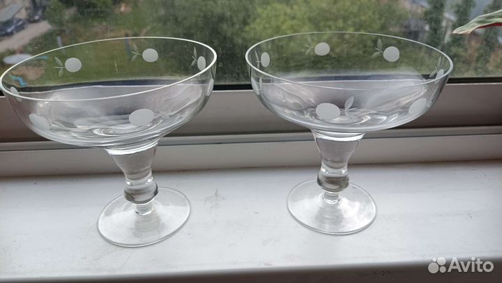 Ваза конфетница стекло резьба Яблочки с листиками