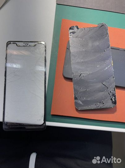 Переклейка и замена битых дисплеев