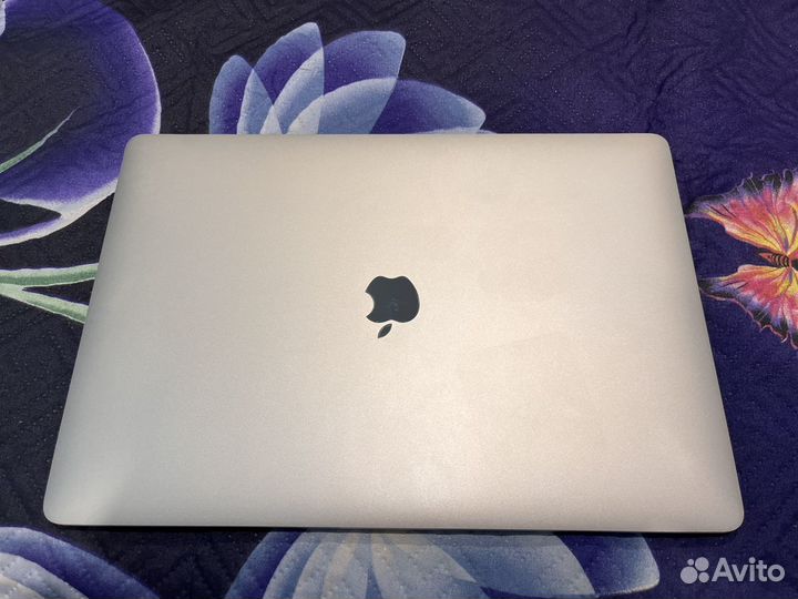 Продаю Macbook pro 15 2017