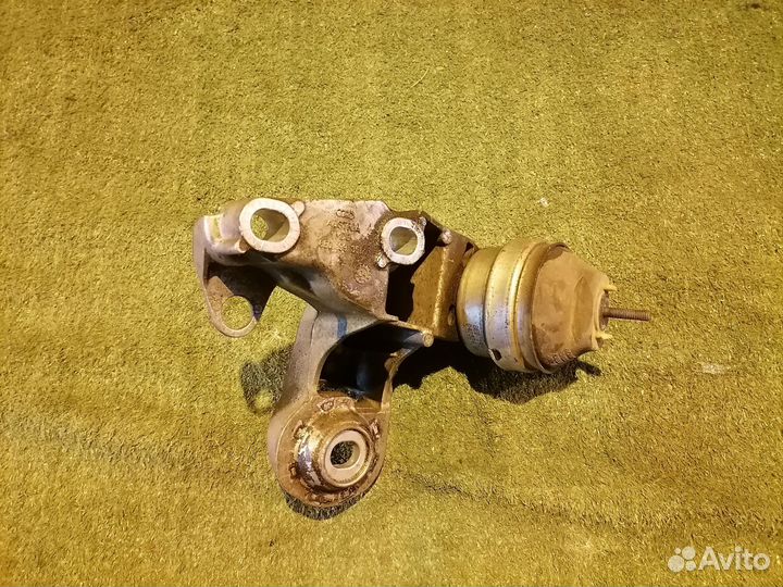 Опора двигателя (подушка двс) левая 8E0199379B Aud