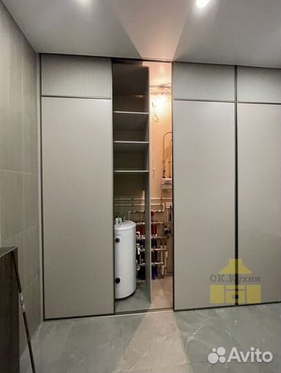 Зеркальный шкаф