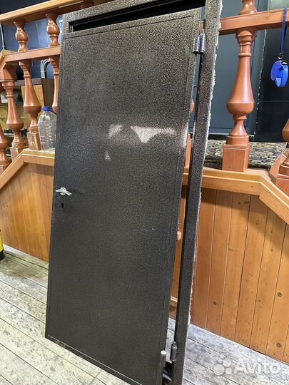 Металлическая дверь бу