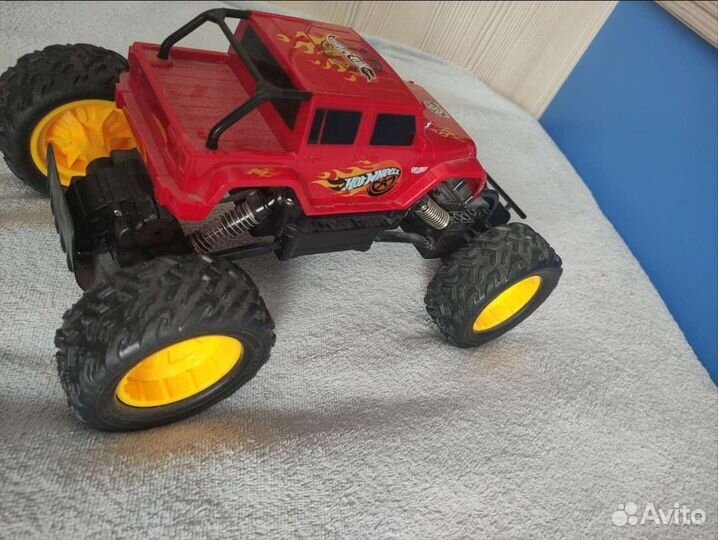 Машина на пульте управления для бездорожья