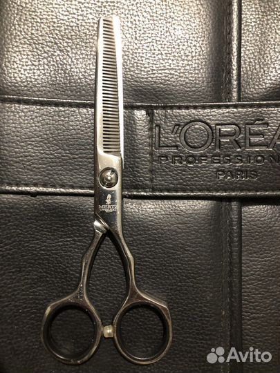 Ножницы и машина для стрижки волос