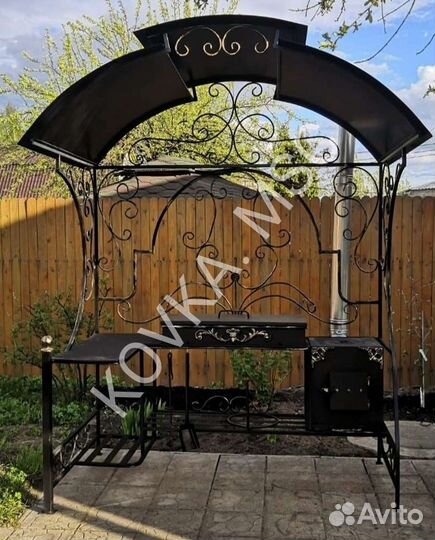 Мангал с крышей