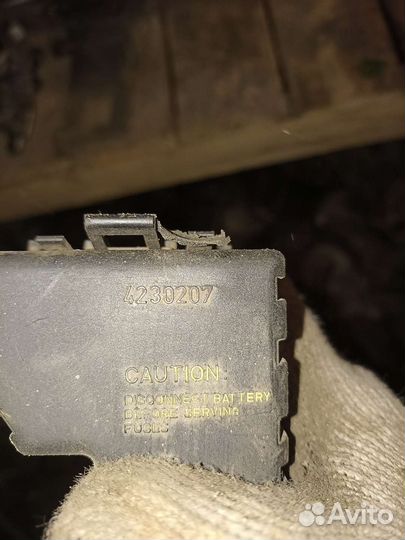 Крышка блока Saab 900