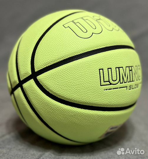 Размер 7. Баскетбольный мяч Wilson luminous Green