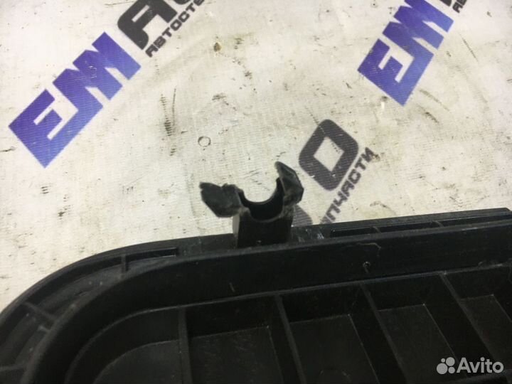 Крышка потайного ящика Рено Меган 2