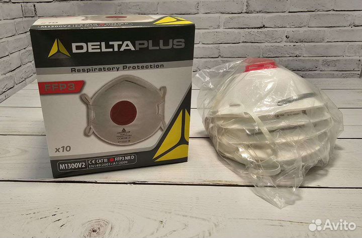 Маска респиратор с клапаном новые 15шт