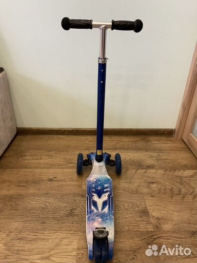 Самокат трехколесный
