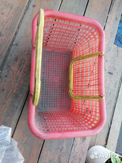 Корзинка пластмассовая
