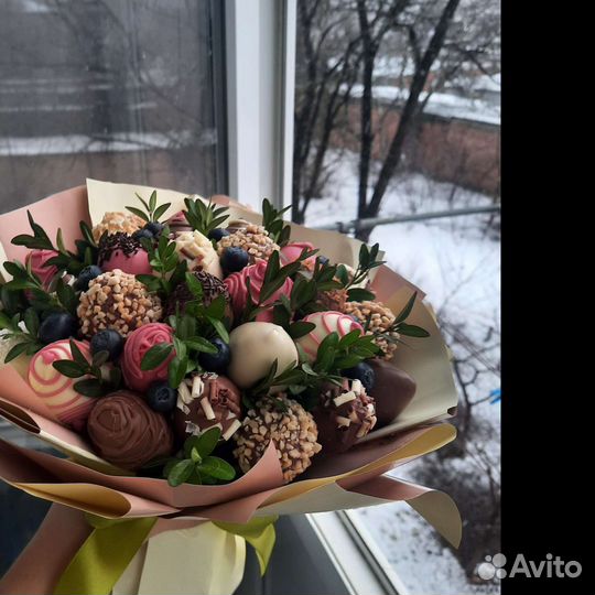 Клубника в шоколаде букеты