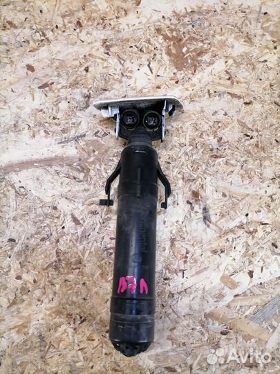 Форсунка омывателя фары Volkswagen Passat B7