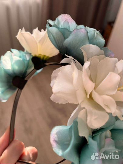 Ободок для волос с цветами