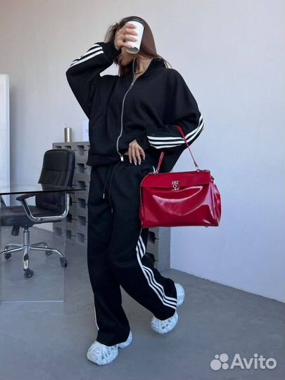 Костюм женский спортивный
