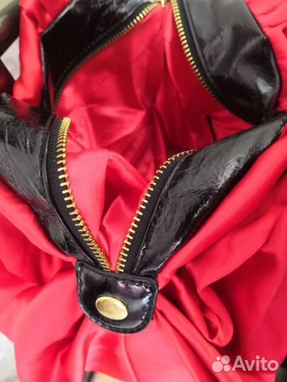 Алая шелковая сумка