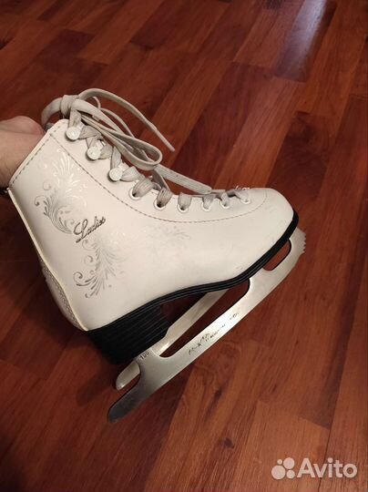 Коньки фигурные размер 30