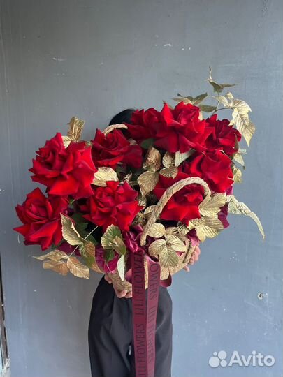 Яркая композиция в корзине