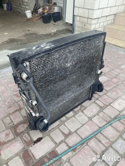 Радиатор охлаждения на bmw х5 е70