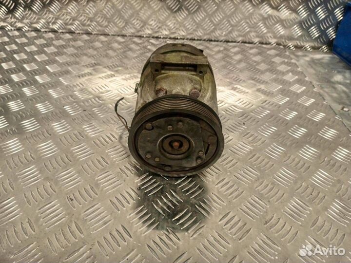 Компрессор кондиционера Renault Megane 7700103536