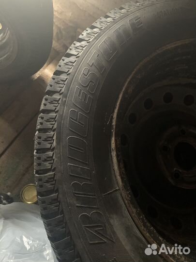 Bridgestone Ice Cruiser 5000 215/65 R16