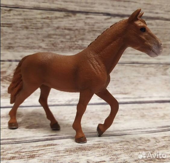 Schleich фигурки лошадей рыжей масти