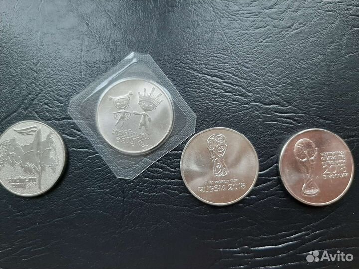 Монеты олимпиада в Сочи 2014 и чемп по футб 2018