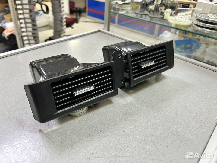 Дефлектор салона