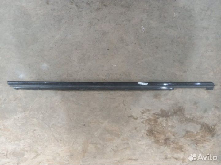 Молдинг стекла передний левый Porsche Panamera