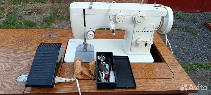 Швейная машина Чайка 142м