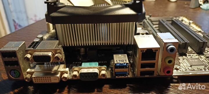 Материнская плата с процессором и памятью