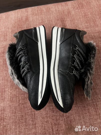 Кроссовки 32